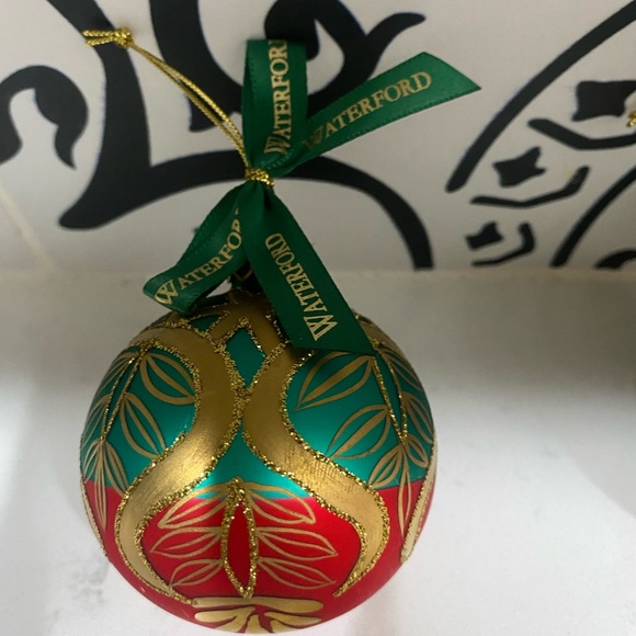 Waterford Holiday Heirlooms Peacock Grande 3-inch Ball Ornaments, Set of 2 - Picture 3 of 6